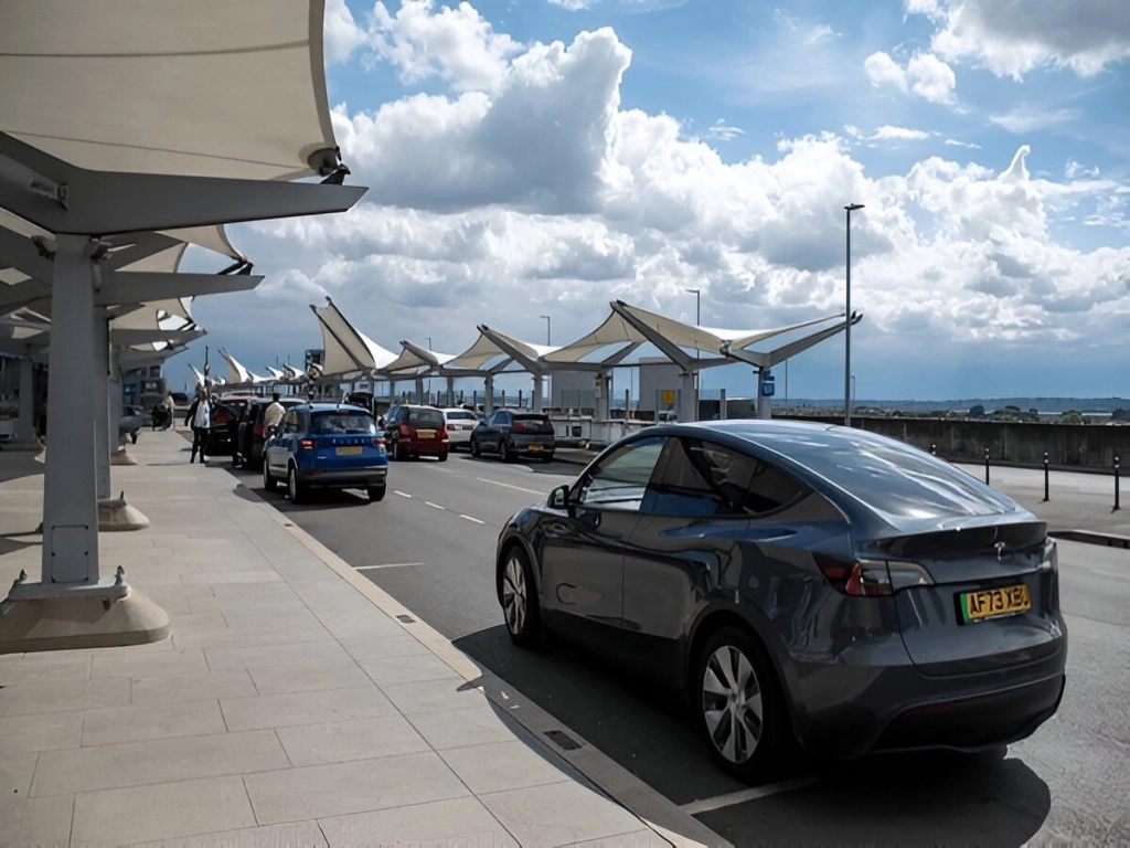 premium taxi London at Heathrow Airport